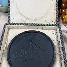 嚴選明代程君房墨精，附原裝老錦盒，瀝青原料手工雕琢，萬歷丁未年制作