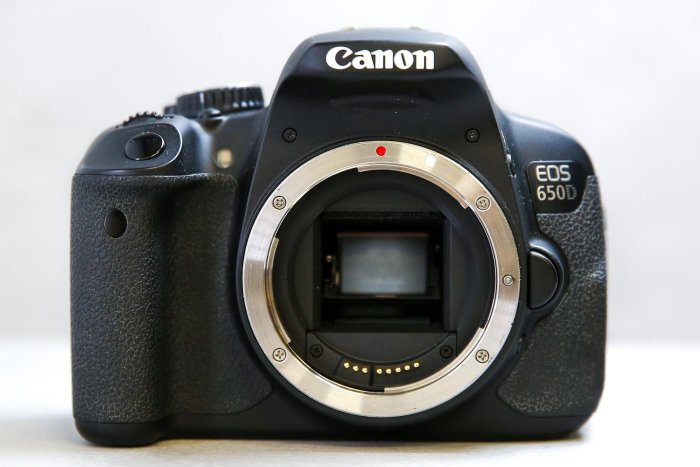 【台南橙市3C】Canon EOS 650D 單機身 二手 APS-C 單眼相機 快門次數約6,4xx #97287