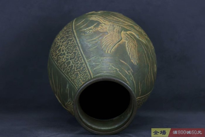 日本老銅花瓶飛鶴紋飾工藝精美〔規格〕高約32cm 12斤〔簡介〕日本銅制