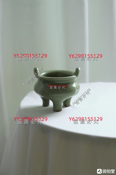 代龍泉窯梅子青釉三足鬲爐尺寸：8.8cm*8.2cm 器形敦厚可愛，器身線條