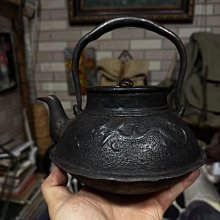茶韻普洱 百年老鐵壺龍文堂堂主安之介造鑲嵌金銀花卉百圖鐵壺_大院裡