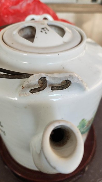 五十年代景德鎮名瓷山水老茶壺一套，尺寸19公分，畫工精美帶蓋與提把