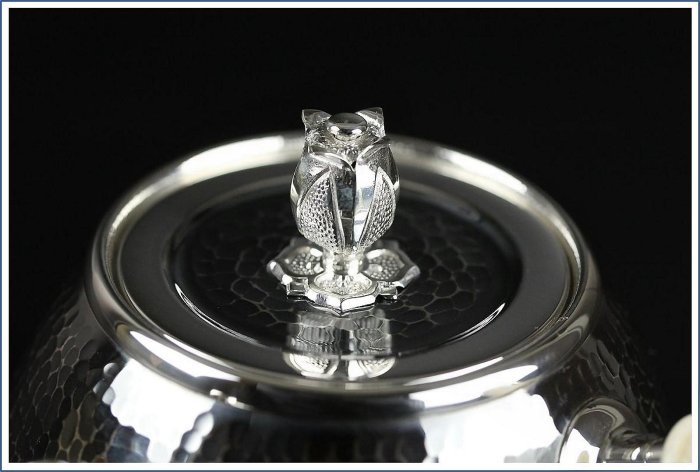 勇福堂》】日本茶道具－森川榮月造【純銀釜型鎚目、花摘側把銀壺（急須