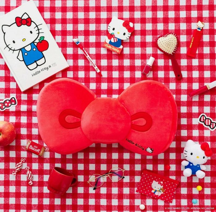 ＊日式雜貨館＊日本三麗鷗 限量款 KITTY 抱枕 數量限定款 KITTY蝴蝶結 抱枕靠枕 24X42X8cm 居家抱枕 Q彈靠枕