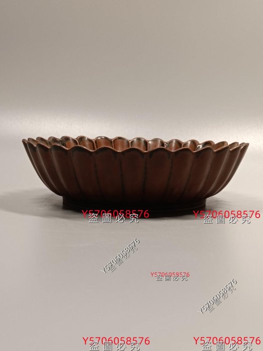 宋耀州窯柿紅釉花口筆洗，紅耀州直徑14.5厘米，花口，圈足，整器如綻放