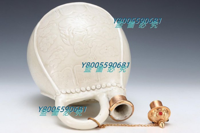 D842---舊藏宋定窯包金鏨刻羅漢紋皮囊壺尺寸高：32.5厘米。 腹