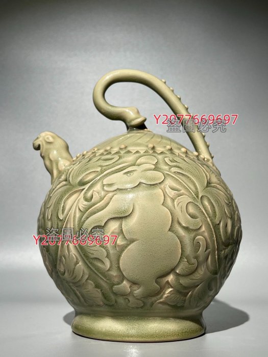 中国宋代耀州窯  倒流壶￼  陽刻花紋  古美術品 中国宋代耀州窯 倒流壶 陽刻花紋 古美術品（耀州窯倒流壺- Top