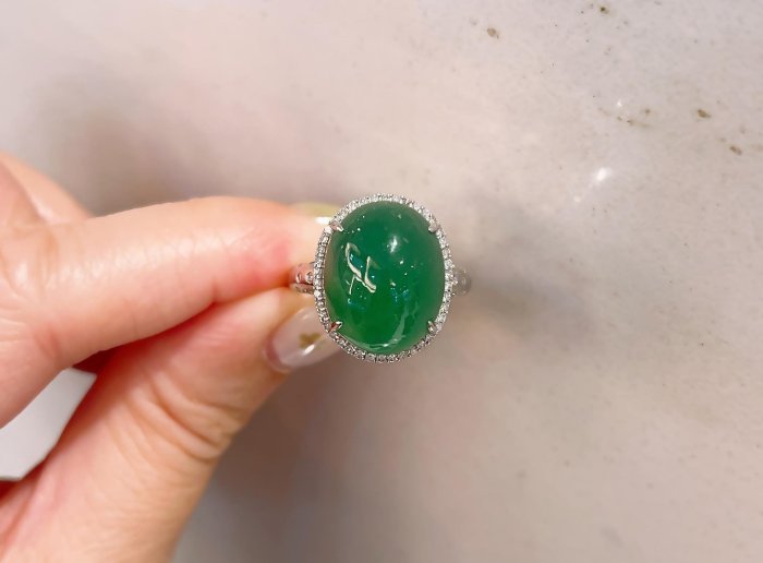 105856 大千典精品 秦老闆 流當品 天然緬甸翡翠戒指 玉戒 滿綠 旦面 超膨 典雅設計造型 母親節 週年紀念日 送禮禮物