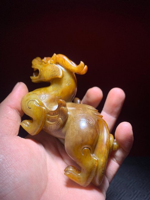 舊高古玉，戰漢玉器，老玉和田玉瑞獸造型獨特，工藝精湛，玉質細膩