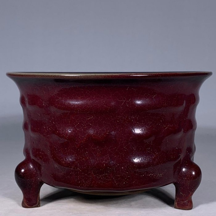 宋鈞窯玫瑰紫釉八卦紋三足奩，高13.5直徑22.5cm，500933 瓷器官窯汝窯