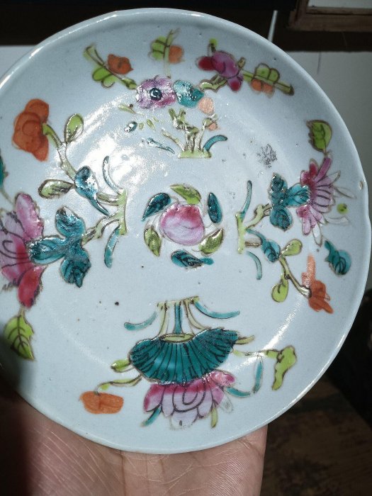 清代四季花卉粉彩瓷盤直徑13cm 釉光亮麗採工精細帶原刻字四季花卉粉彩