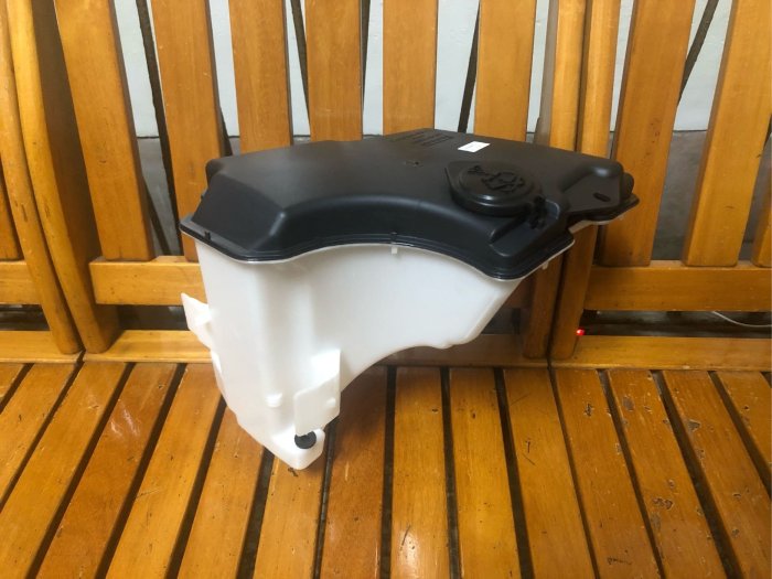 BMW E46 Z4 E85 E86 全新雨刷噴水桶 另有E87 E90 E39 E60 E38 E65 E53 E70