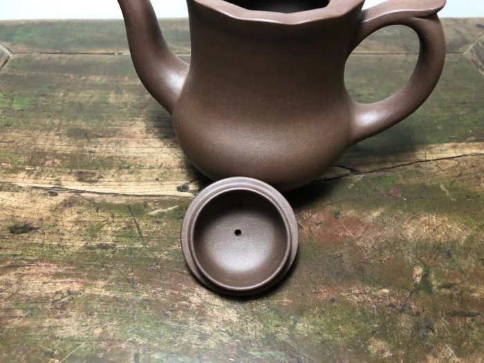 台灣實名認證賣家》中國宜興紫砂壺～早期一廠廠版孔雀壺/老紫泥/荊溪于