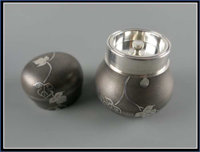 平安清課堂造？　本錫 茶心壺 勇福堂》】日本茶道具－平安清課堂造【本錫瓢形葫瓜圖騰紋茶葉罐