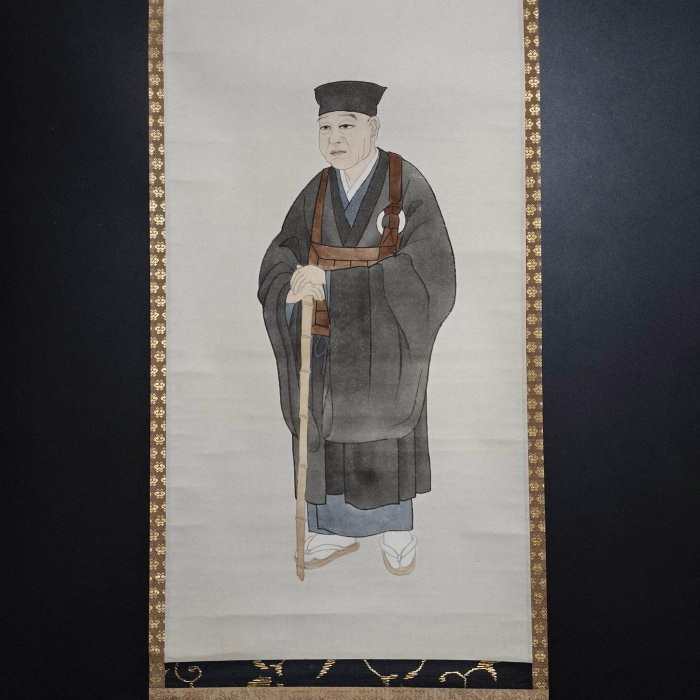 日本大德寺高僧千利休手繪像掛軸，總高160公分，寬32.5公分，茶道主題