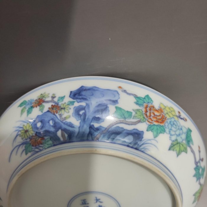 嚴選大清雍正年製青花斗彩瓷盤，直徑21公分，精工細作適合收藏青花斗彩