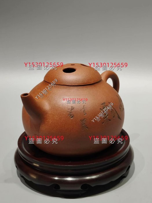 老珍藏，《浙寧玉成窯造》底款，刻繪老紫砂壺一把，包漿自然，保存完整