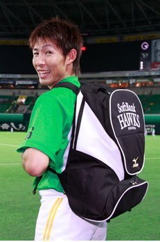 貳拾肆棒球-日本帶回Mizuno pro 火鳥金標日職棒軟銀鷹球員版後背包