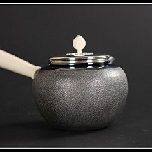 勇福堂》】日本茶道具－高陵金壽堂款【純銀鎚目岩石荒側把銀壺（大急須