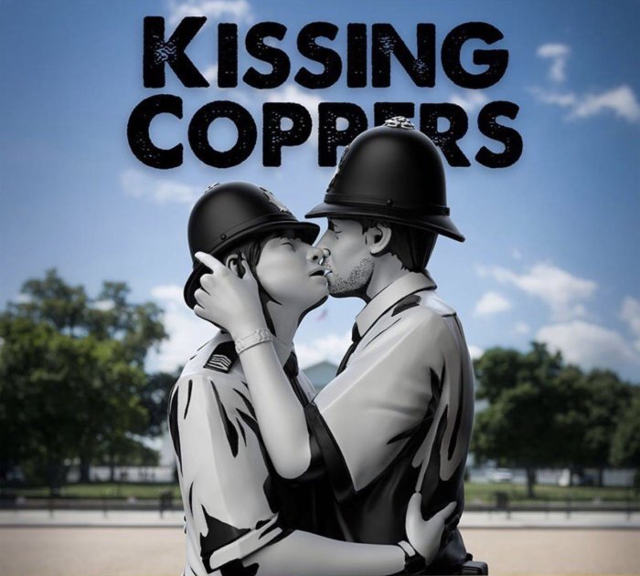 新品 Mighty Jaxx - KISSING COPPERS BANKSY 在庫 処分 セール