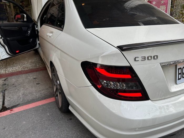 新店【阿勇的店】2007~2016年 W204紅黑版/光導型/LED尾燈/C200/C300 尾燈 W204 尾燈