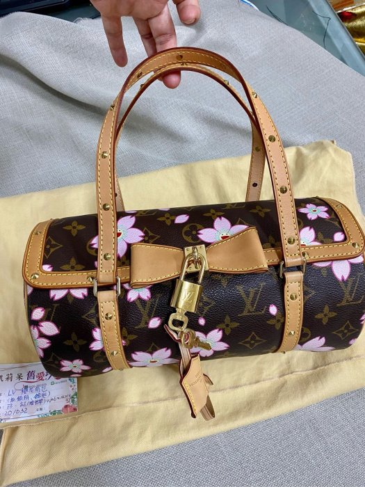 55❤ LV 村上隆 絕版 美包 限量 櫻花 圓筒包 圓桶包 鎖頭包 真品正品 真皮專櫃換新牛皮真皮鉚丁提把附原廠防塵袋全新鎖頭鑰匙包