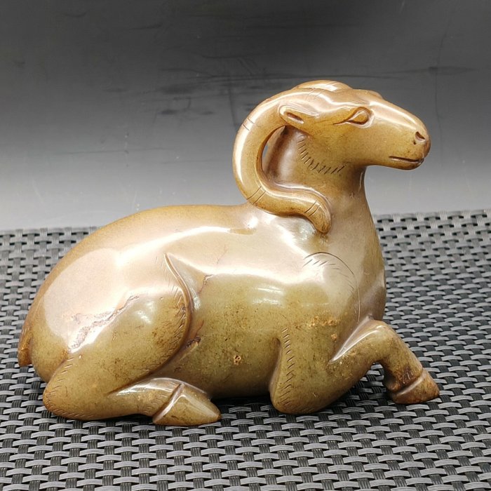 戰漢時期高古和田玉玉羊高古玉玉質為和田玉器形整體完整局部鈣化受沁玉