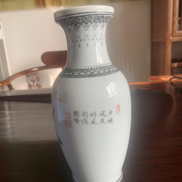 五十年代官窯琺瑯彩花卉詩文錦雞圖筒瓶，手工細膩tái版清代技法，錦雞