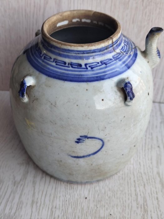 清代青花麒麟送子四系茶壺大器型古雅繪工優美質感細膩發色一流獅象瑞獸