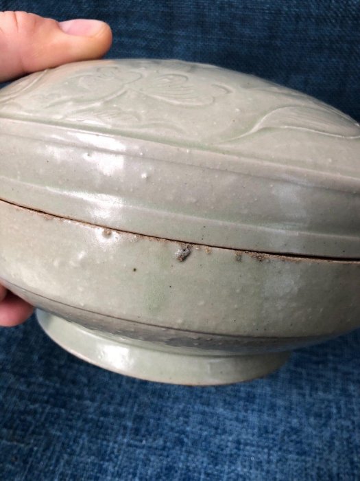 嚴選宋代早期越窯秘色瓷刻花粉盒高10.8cm 口徑17cm 整體完整嚴謹製作
