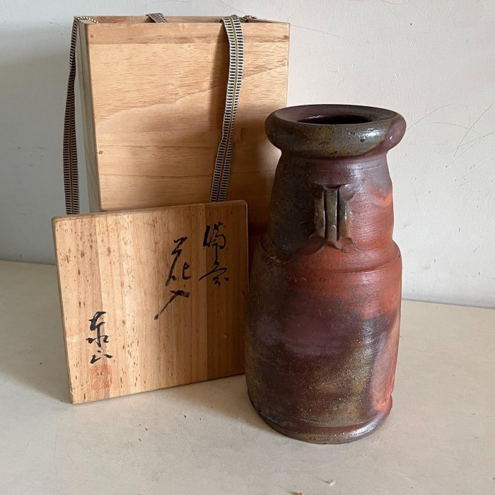 嚴選日本泰山窯2019年鶴首花瓶，裸燒松木油脂落灰釉，天然軟化水質