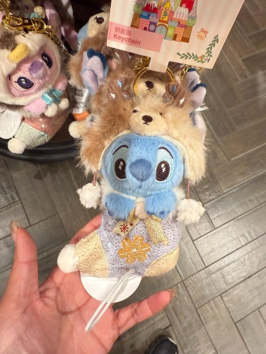 上迪新品 史迪奇安琪冬日聖誕襪造型掛 毛絨玩具玩偶公仔包掛掛件【北歐潮飾】