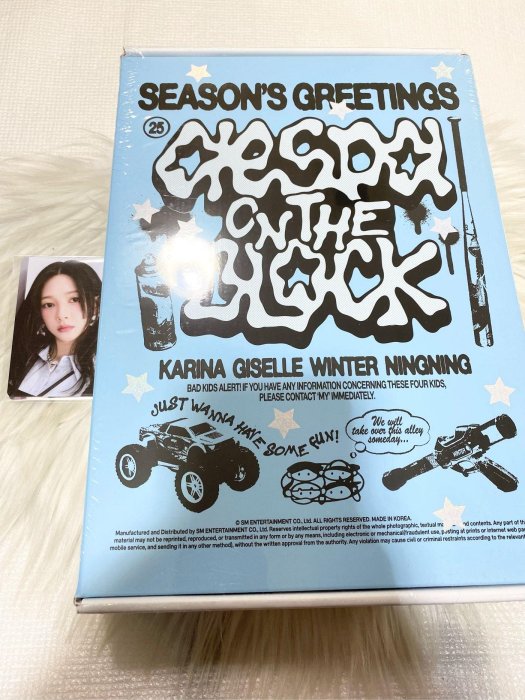 小秘書造型SMtown官網首批特典。aespa 2025年曆SM Artist Season's