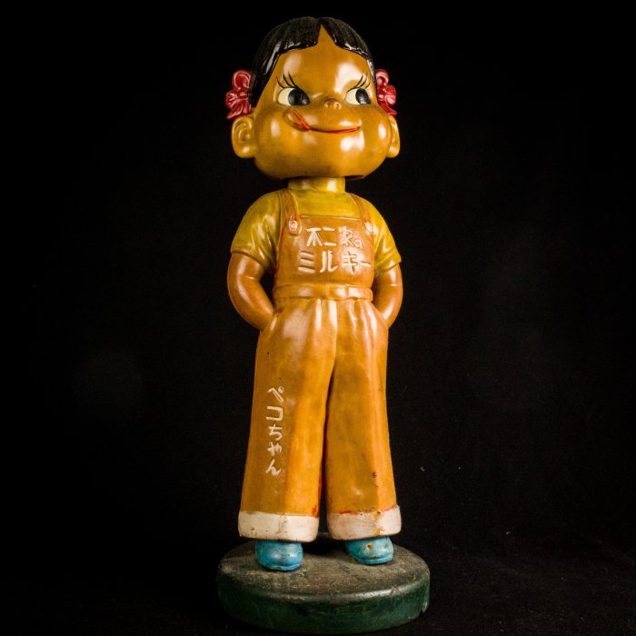 桑園の】不二家昭和綠底木座PEKO醬38.5cm高極稀! 珍品牛奶妹搖頭娃娃M