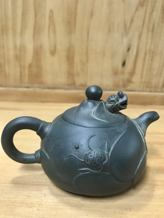 中国古美術・原鉱古銅泥魚躍龍門紫砂壺・底款：徐漢棠・紫砂壺・朱泥・急須・茶道具 新品未使用】中国古美術・原鉱底槽清泥養神紋・紫砂壺・底款