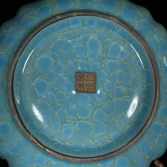 宋官窯藍釉冰裂紋包口銘文刻仕女花口洗，高6直徑21.5cm，300675 瓷器官