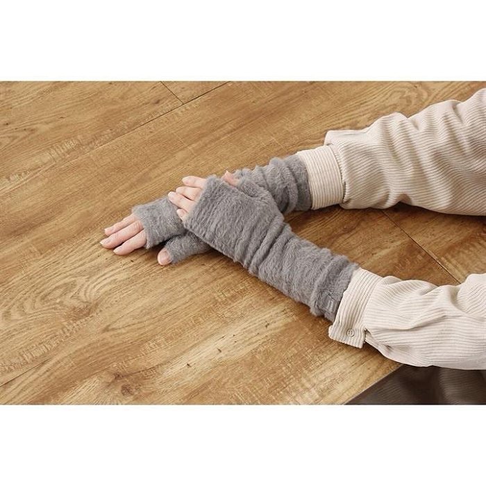 ＊日式雜貨館＊日本冬季限定 保濕素色絨毛 露指手套 海馬絨手套 保濕手套 保暖 手套 海馬毛材質袖套 親膚手套4色 灰色 奶茶 淺灰 寶寶藍