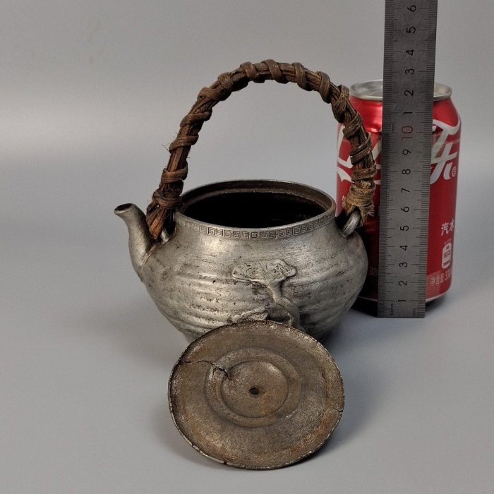 嚴選百年日本純錫老壺，實用過不帶箱，附精緻茶空間留念。高度13.5公分