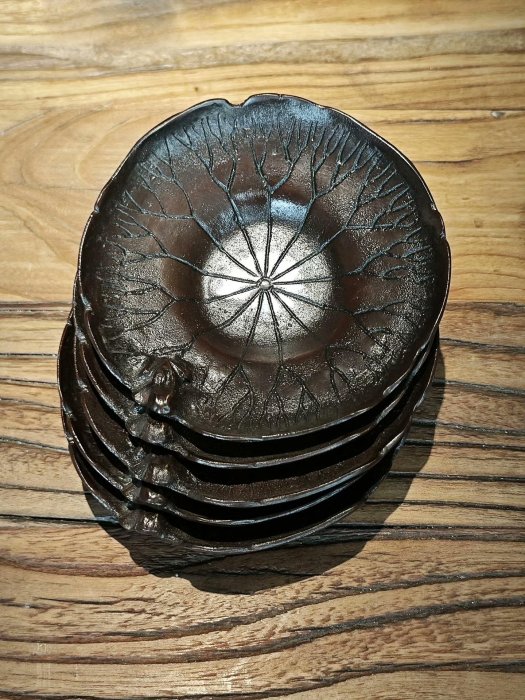 日本金工銅茶托嚴選本間琢齋作品，青蛙荷葉設計，實物厚重光澤，紋理