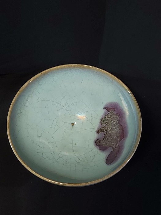 鈞窯天藍釉墩式碗北宋高9cm，口徑19cm，足徑5.1cm 碗呈墩式。敞