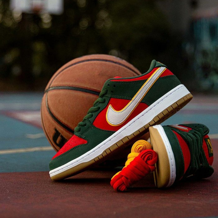 nike sb dunk gucci