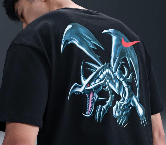 日本限定Nike x Yu-Gi-Oh! DM Solo Swoosh T-Shirt 遊戲王聯名款短袖