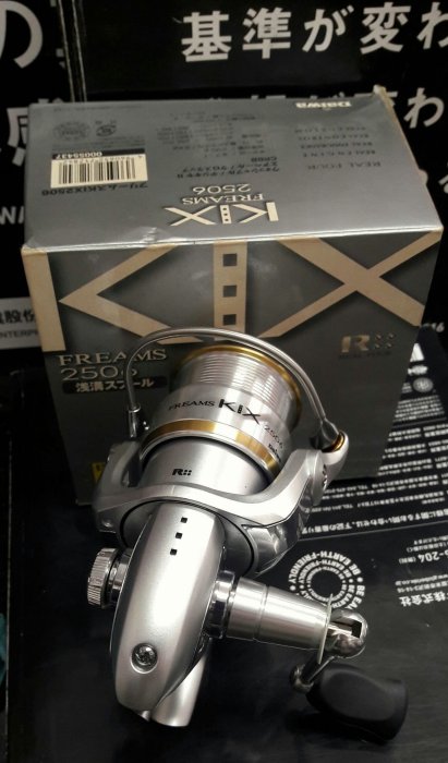 欣の店】Daiwa KIX FREAMS 2506 淺線杯根魚軟絲路亞中高階捲線器
