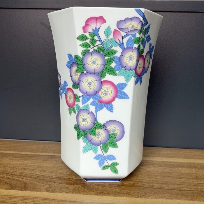 花瓶《香蘭社》 香蘭社》花瓶 染付け 薔薇 浮き出し模様 美品 珍品 未 