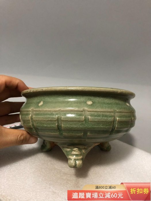 龍泉窯八卦三足香爐，物件，青釉三足，造型獨特，具體年代不詳，按圖高