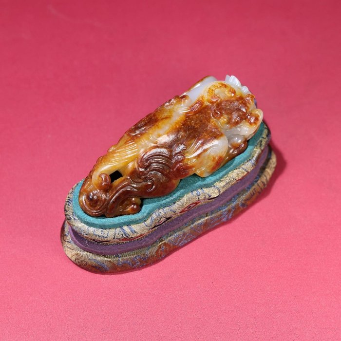 清時代 和田玉 古玉佩 彫刻玉 中国古美術 時代玉器 骨董 收藏品 C1A163 臻品旧藏， 和田玉籽料瑞兽把，包浆厚重，沁色入骨，工艺精湛，犀利民