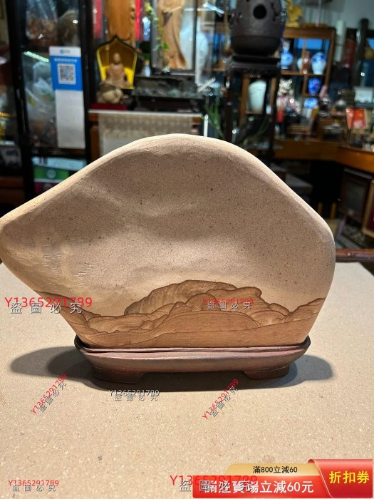 日本老水石姫川藥石，山形石， 尺寸長29x高21x6.4厚。 底座一木挖