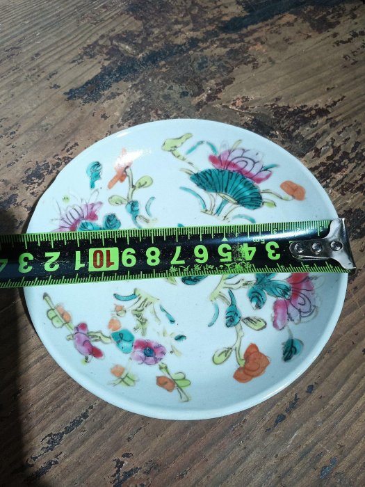 清代四季花卉粉彩瓷盤直徑13cm 釉光亮麗採工精細帶原刻字四季花卉粉彩
