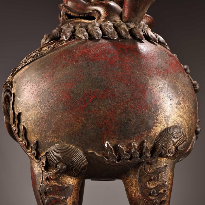 中国古美術品・珍品純銅製・高浮彫鎏金繍球香炉香囊・透彫・熏香炉・檀木箱付・香道具 珍品舊藏古收純銅銅高浮雕鏨刻鎏金分體獸熏香爐工藝精湛器形款式精美