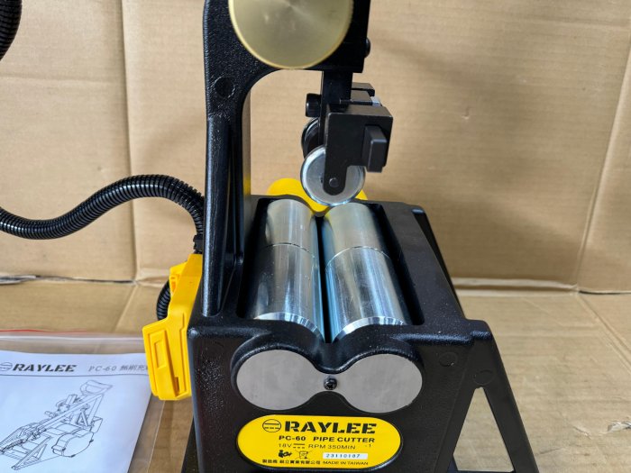 "外匯嚴選''【附發票】台灣製 RAYLEE PC-60 通用牧田 18V 充電式 白鐵管 切管機 切斷機 無火花切管機 全新公司貨